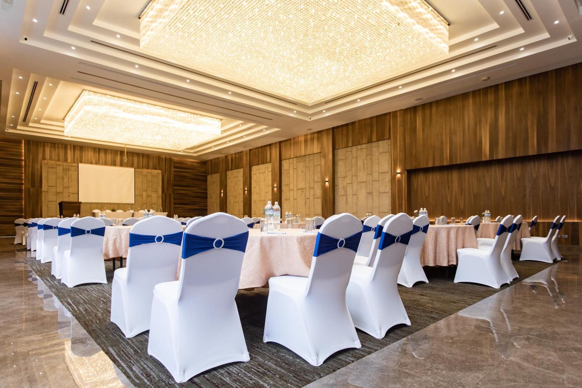 Grand Hotel Kathmandu Exterior photo